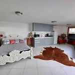 Peacefull, Private, Pristine Studio Apartment